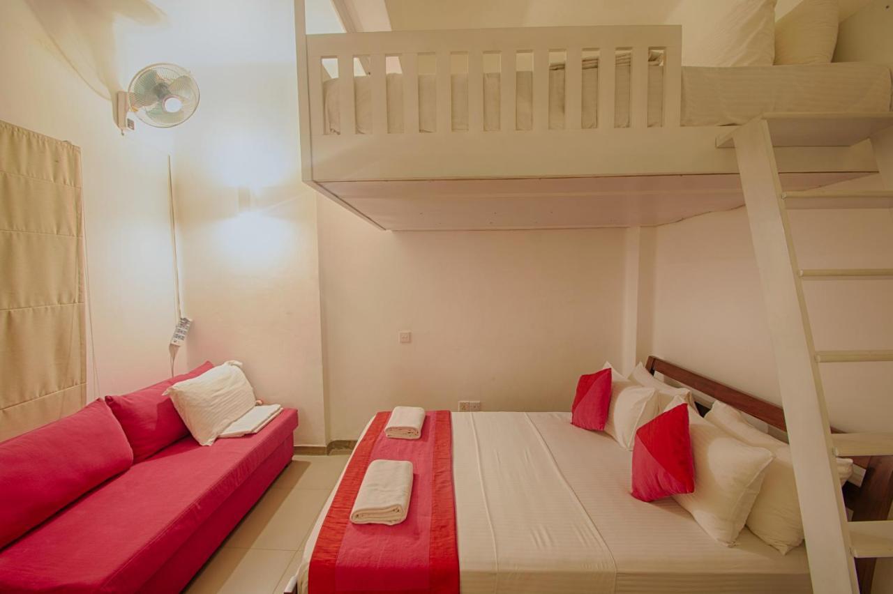 My Story Hostel Kolombo Bagian luar foto