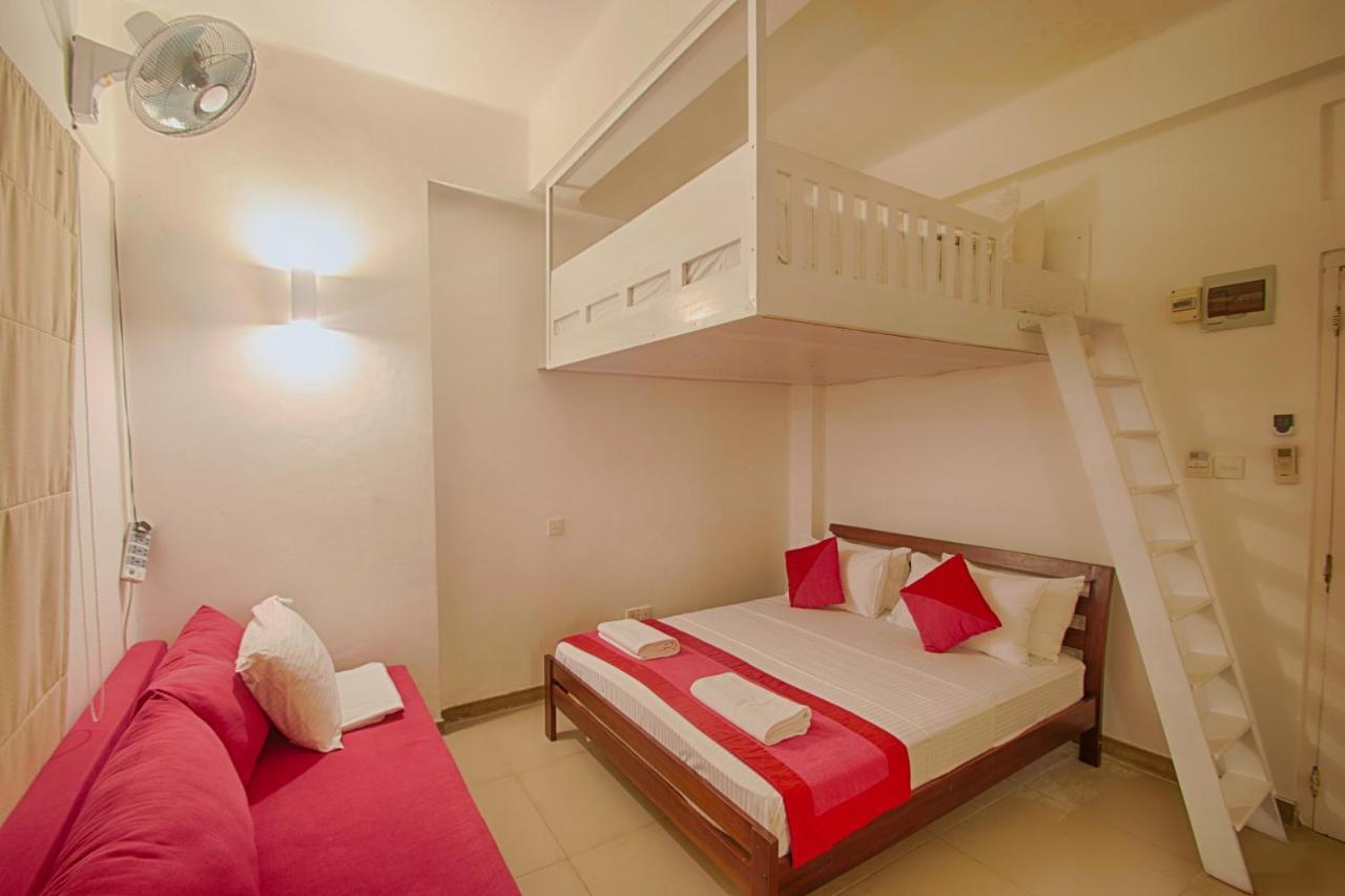 My Story Hostel Kolombo Bagian luar foto